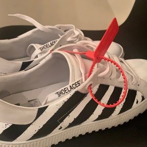 MENS OFF-WHITE SNEAKER SIZE 12